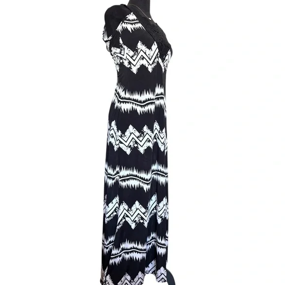 Catch My I Woman’s Medium Crochet Neckline Black and White Chevron Maxi Dress - Picture 3 of 6